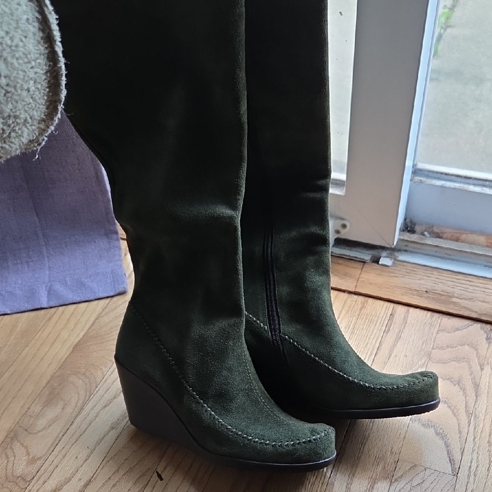 AEROSOLES Dark Green Wedge Boots